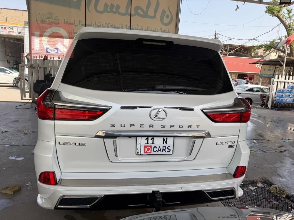 لكزس LX